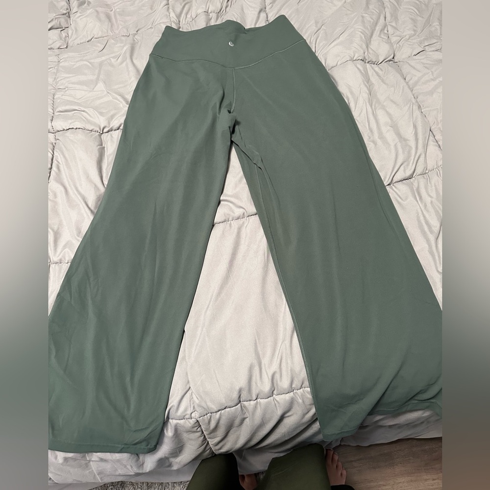 Lululemon align high waisted Wide leg pants - short 26 inch